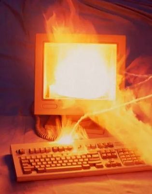 電腦突發(fā)火災(zāi)莫慌張 電氣火災(zāi)中計算機(jī)的正確應(yīng)急處理指南